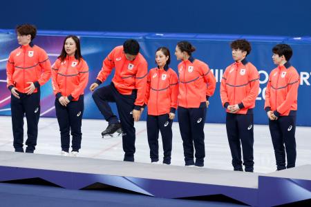 フィギュア表彰台で「刃こぼれ」　日本スケート連盟は抗議