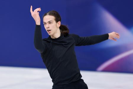 ４回転ジャンプ４種類着氷　ロシア出身、ＡＩＮのグメニク