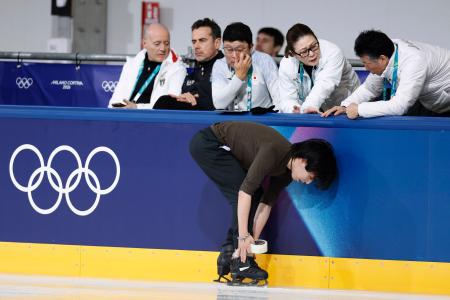 本番前に「想定外の事故」　靴が壊れたフィギュア三浦