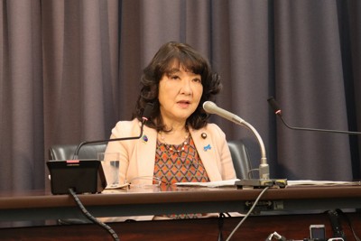 片山財務相、消費減税「真摯に実行」　超党派会議で財源議論見通し