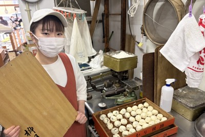 北九州・門司港名物「めかり饅頭」　製造の和菓子店に24歳店長就任