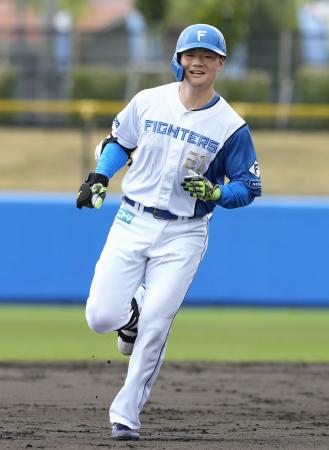 日ハム清宮幸、実戦初打席アーチ　軸足への助言で感覚洗練