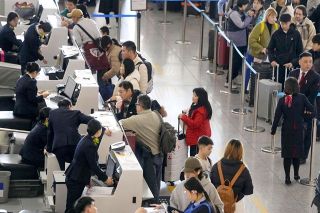 中国、日本便４９％減　春節輸送態勢の第１週