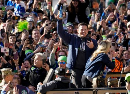 シーホークスが優勝パレード　スーパーボウル、地元シアトル