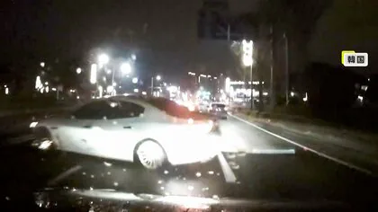 対向車線からスピンしながら車が激突　「まるでホラー映画」男が叫びながらフロントガラスに携帯電話をたたきつける　韓国