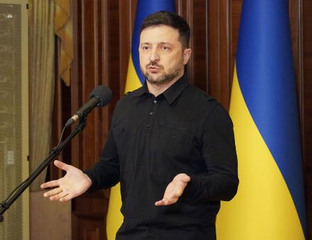 選手に勲章授与とゼレンスキー氏　「敬意と追悼、違反ではない」