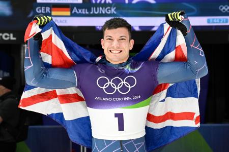 スケルトン、英国男子で初の金　国内には「コースなし」