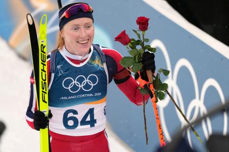 ノルウェーのシルケーデが優勝　バイアスロン・１４日
