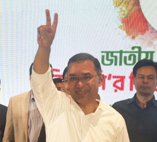 バングラ圧勝の党首、結束訴え　「この国にファシストは不要」