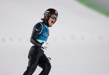 ジャンプ二階堂蓮が「銀」　船木和喜以来の１大会３メダル