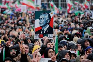 ドイツでイラン弾圧抗議デモ　２０万人規模、元皇太子登壇