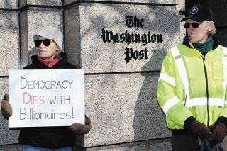 トランプ氏にオーナーが媚びたワシントン・ポスト　読者が離れ、デジタル化にも遅れ&hellip;リストラで生き残れるか