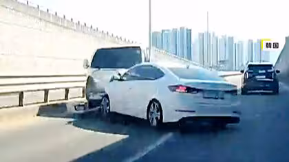 逆走したことに気づかず？車に正面衝突する瞬間　ドライバー&ldquo;逆ギレ&rdquo;で怒りぶつけるも事実知り謝罪　韓国