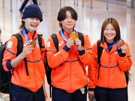 戸塚優斗「応援が力になった」　スノボＨＰ、メダリストが帰国