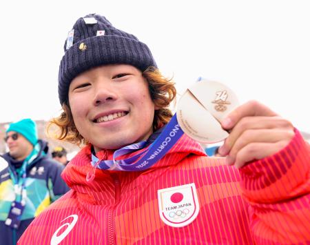 美容師の父と二人三脚、滑り磨く　ビッグエア１１位から雪辱