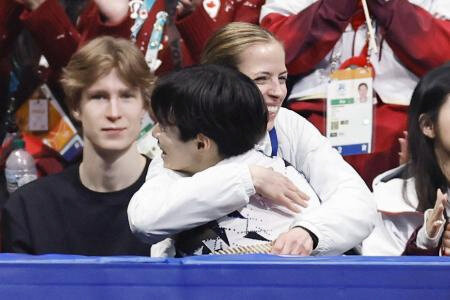 コストナーさんが選手にエール　ソチ五輪で銅、ゲスト登場