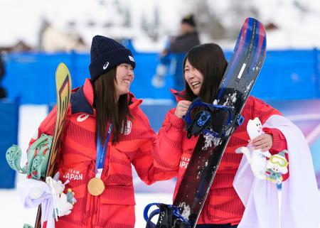 スノボ深田茉莉、頂点に笑顔　村瀬心椛、２冠逃し涙も