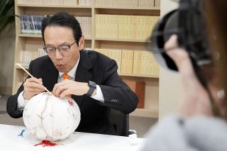 駐中国大使を２５万人がフォロー　文化・グルメ体験の投稿が話題