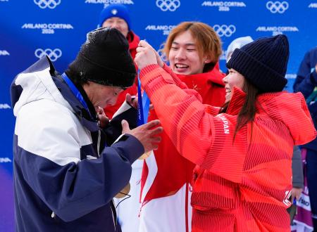 深田と恩師「やっさん」歓喜　６年前から二人三脚の猛特訓
