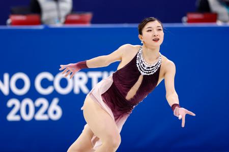 坂本花織「銀」、連続表彰台　フィギュア、中井亜美が「銅」