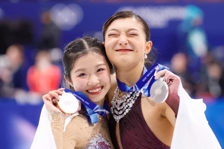 フィギュア坂本が「銀」　１７歳中井「銅」、ダブル表彰台