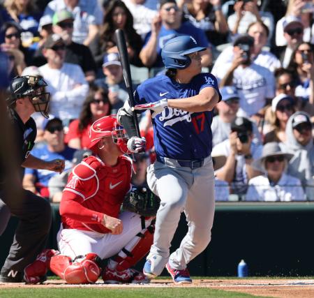 大リーグ、岡本は２打数無安打　山本２失点、大谷１安打