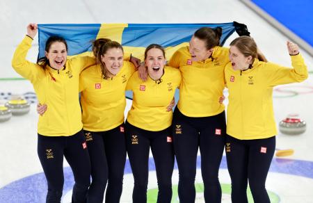 スウェーデンがＶ　カーリング・２２日