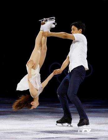 りくりゅう「金」の舞　坂本花織、中井亜美らエキシビに