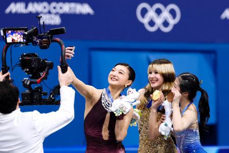 「ビクトリーセルフィー」定番に　表彰式の自撮り、ファン好評