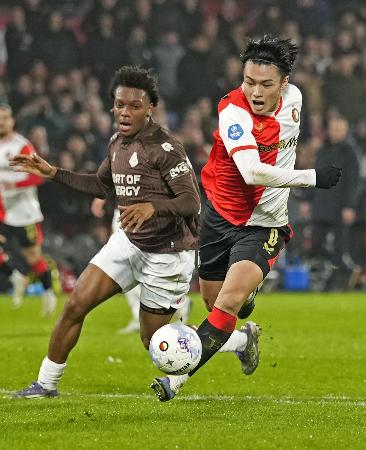 上田綺世は後半途中まで出場　サッカーのオランダ１部