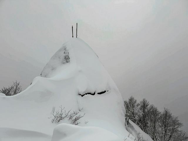甲斐駒ケ岳の折れた鉄剣、登山者が発見「重かった」　烏帽子岩近くで