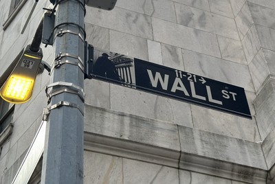 NY株821ドル安　トランプ関税の先行き不透明感で売り広がる