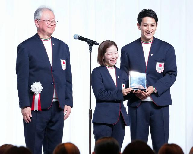 「りくりゅう」らに団長賞　ミラノ・コルティナ五輪の選手団が解団式