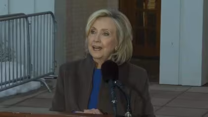 「エプスタイン氏に会った記憶もない」ヒラリー氏が議会下院で証言　27日に夫のビル・クリントン元大統領が証言へ