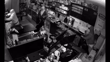 「やべえ」犯人の致命的なミスとは？穴から出てきた&ldquo;ポケカ泥棒&rdquo;　隣の店舗から壁壊し侵入も現場で自分の携帯落とす