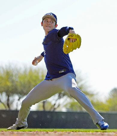 アストロズ今井、ブルペン１５球　佐々木は守備練、ＭＬＢキャンプ