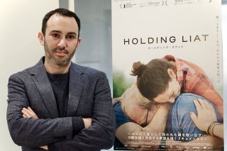 「対話ないと暴力止まらぬ」　映画「ホールディング・リアット」　米国人監督、ハマス人質の家族密着