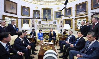 トランプ氏「日本は奇襲詳しい」　真珠湾攻撃に言及