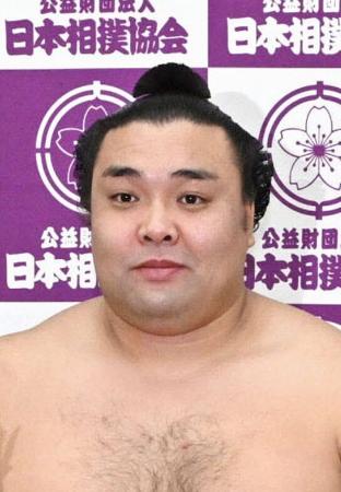 霧島３度目優勝、１４場所ぶり　２敗目喫するも、千秋楽待たず