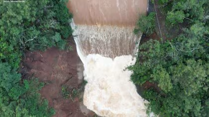 ハワイ・オアフ島で下流の住民に避難命令　続く大雨の影響でワヒアワ貯水池ダム決壊の恐れ