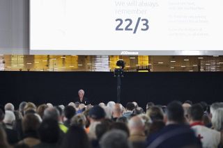 ベルギー同時テロから１０年　空港、地下鉄駅で追悼行事