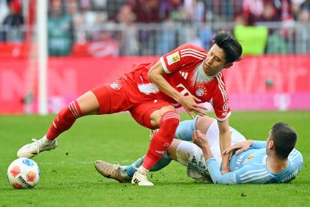 ドイツ菅原由勢はフル出場　サッカー、伊藤洋輝ら途中から