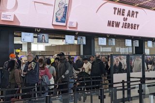 移民捜査官の空港派遣警告　トランプ氏、予算合意迫る