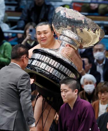 関脇霧島の大関復帰が確実に　１２場所ぶり、千秋楽敗れる