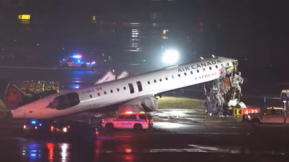 ニューヨークの空港に着陸の旅客機と消防車両が衝突　エア・カナダ系列の機体炎上　機長と副操縦士の2人死亡・13人負傷