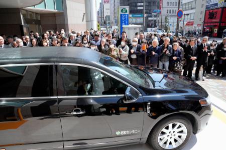 元大関・若嶋津の告別式、６９歳　３００人参列、沿道から拍手