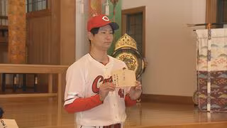 カープ必勝祈願　島内颯太郎選手会長「目の前の一試合を全部勝つぐらいの気持ちで」　