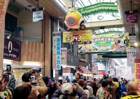 虎優勝や！開幕前にＭ点灯　兵庫・尼崎の商店街