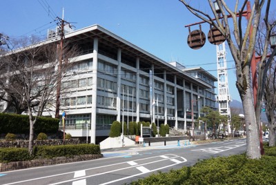 大津市議会、幼稚園教員給与の条例改正案を継続審査　53年ぶり