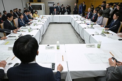 首相の「責任ある積極財政」に米経済学者ら相次ぎ注文　諮問会議